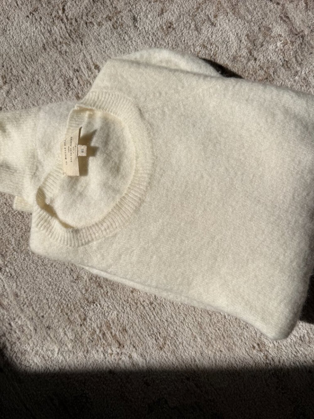 Sezane white sweater with pearl cuff - Picture 3 of 3